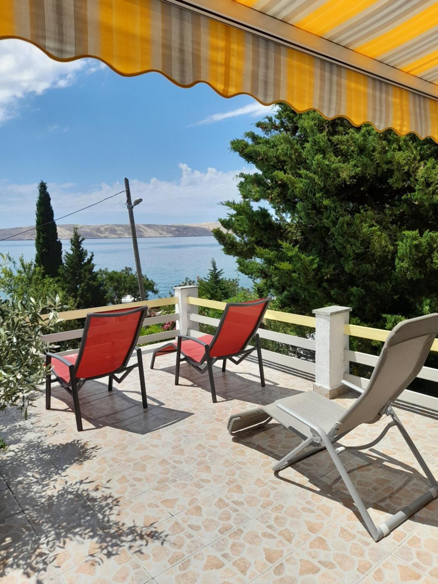 Apartment Milka By The Sea Карлобаг Экстерьер фото